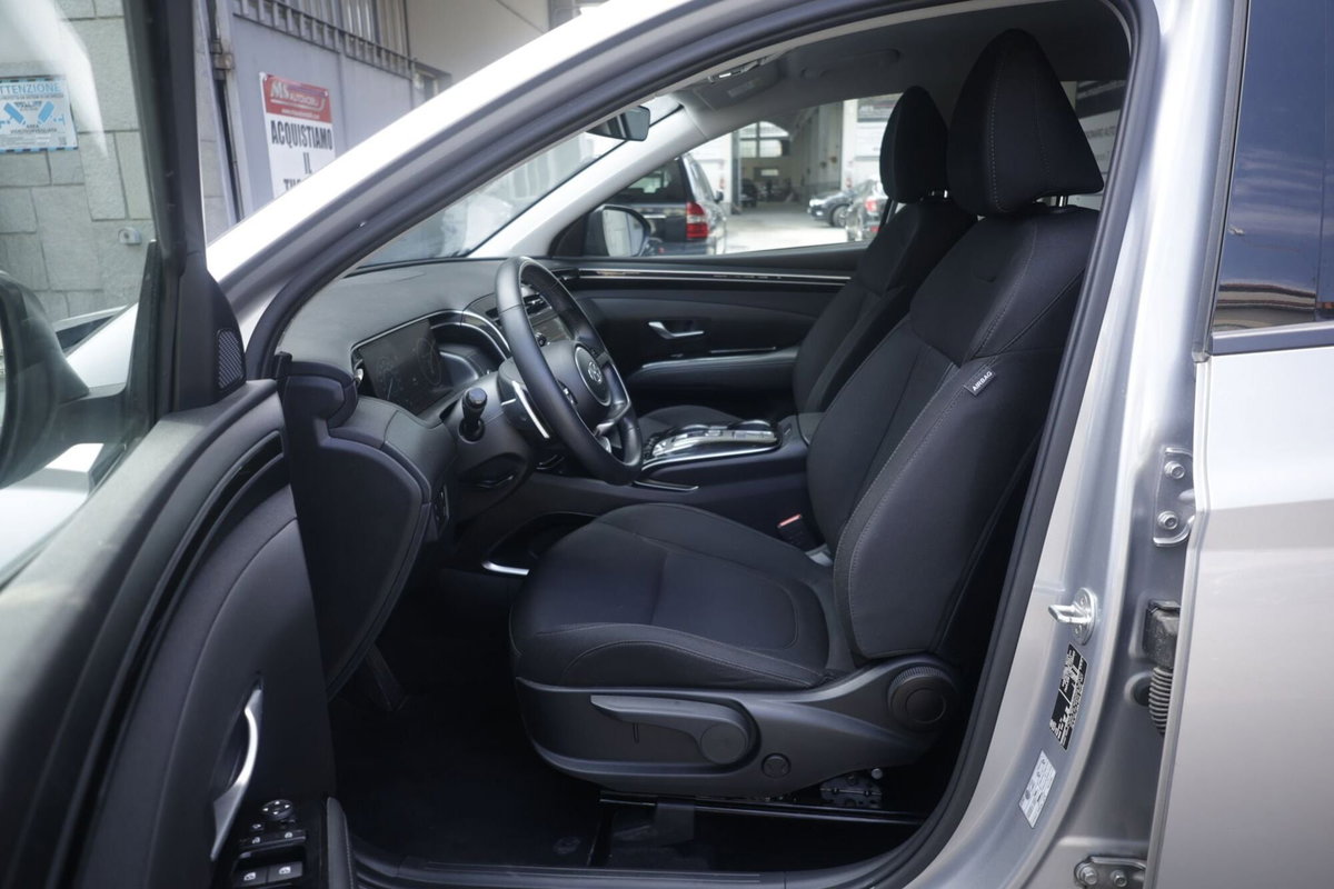 Hyundai Tucson 1.6 hev Exellence 2wd auto (19)