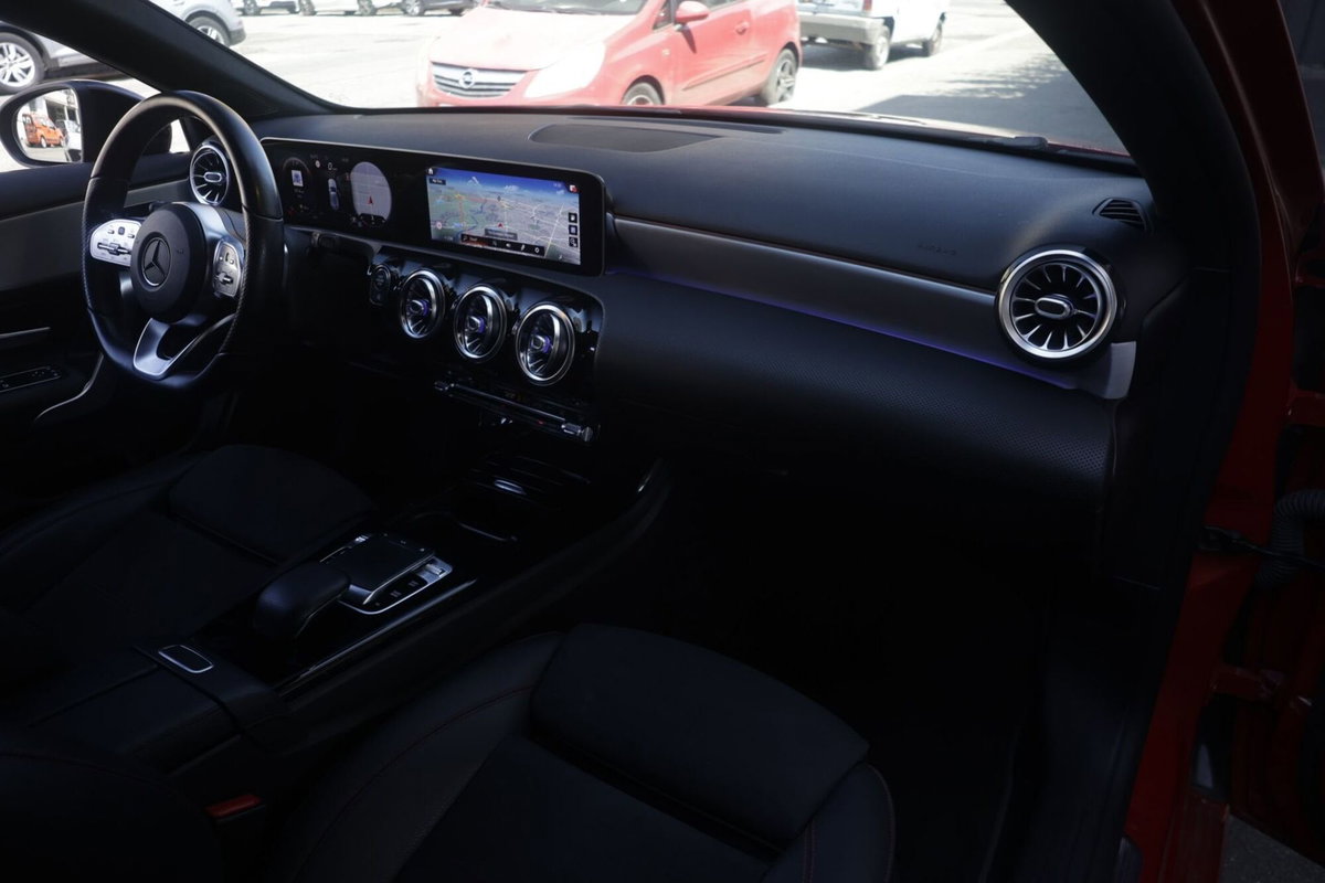 Mercedes-Benz Classe A 180 d Premium (10)