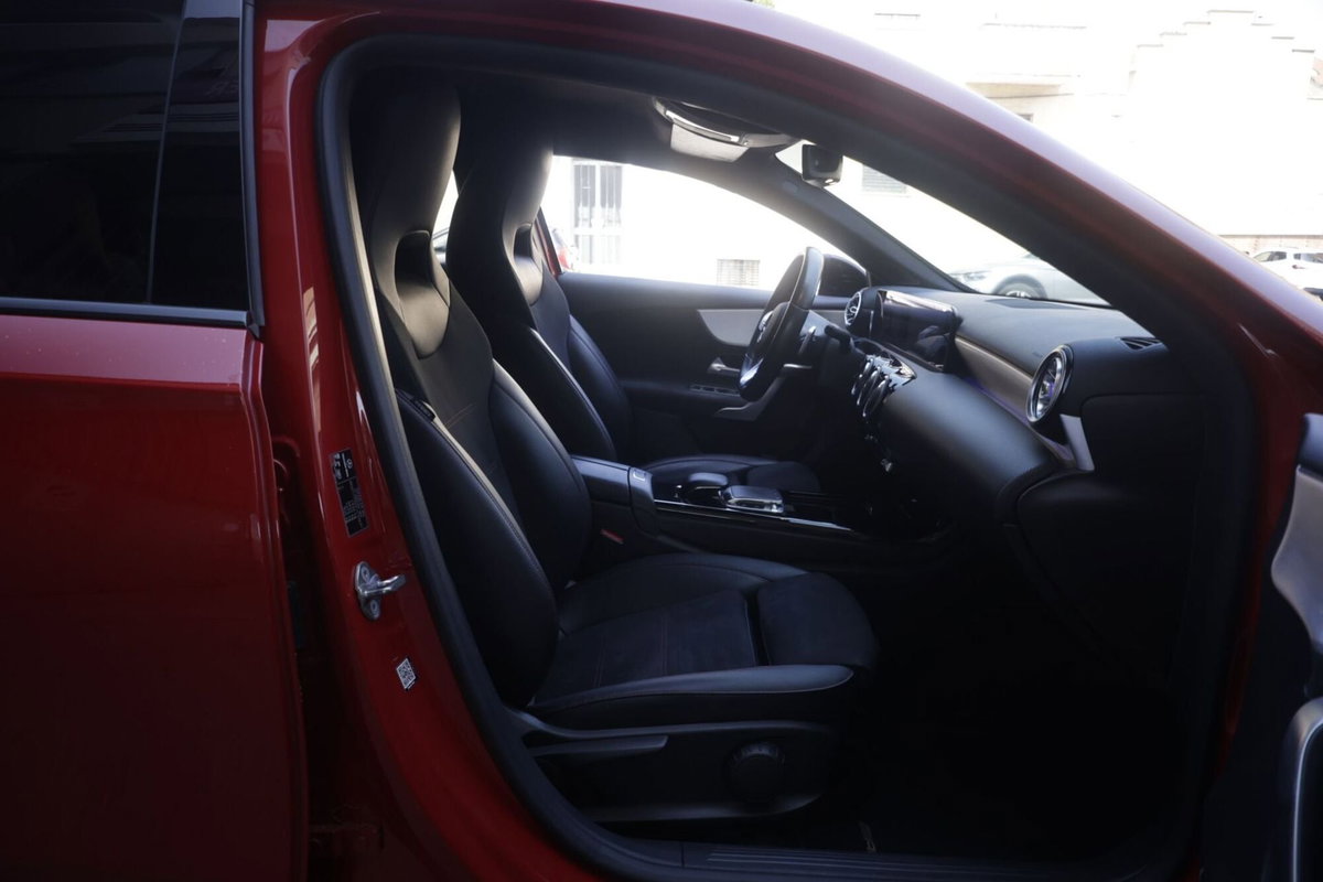 Mercedes-Benz Classe A 180 d Premium (12)