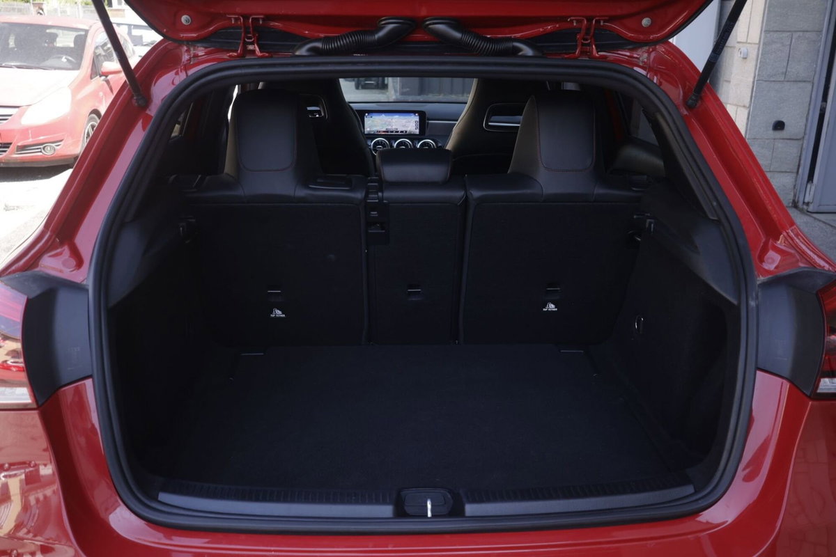 Mercedes-Benz Classe A 180 d Premium (19)