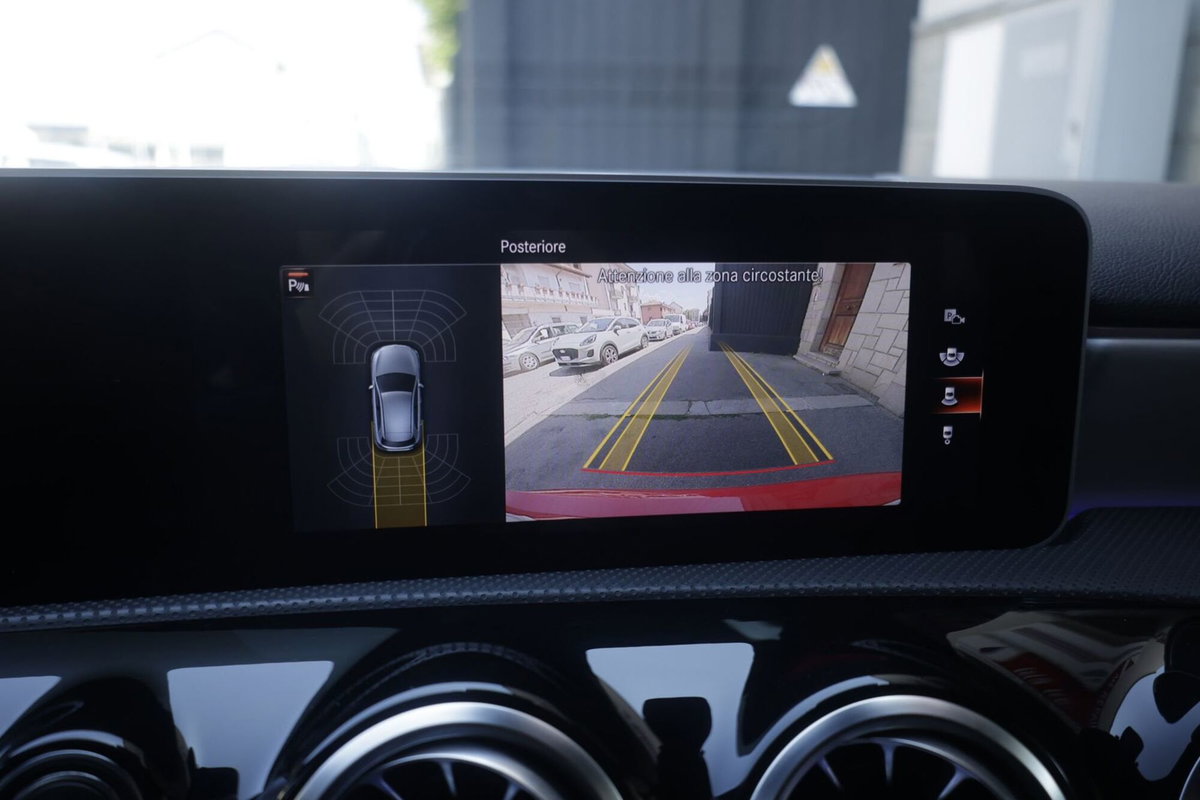 Mercedes-Benz Classe A 180 d Premium (8)