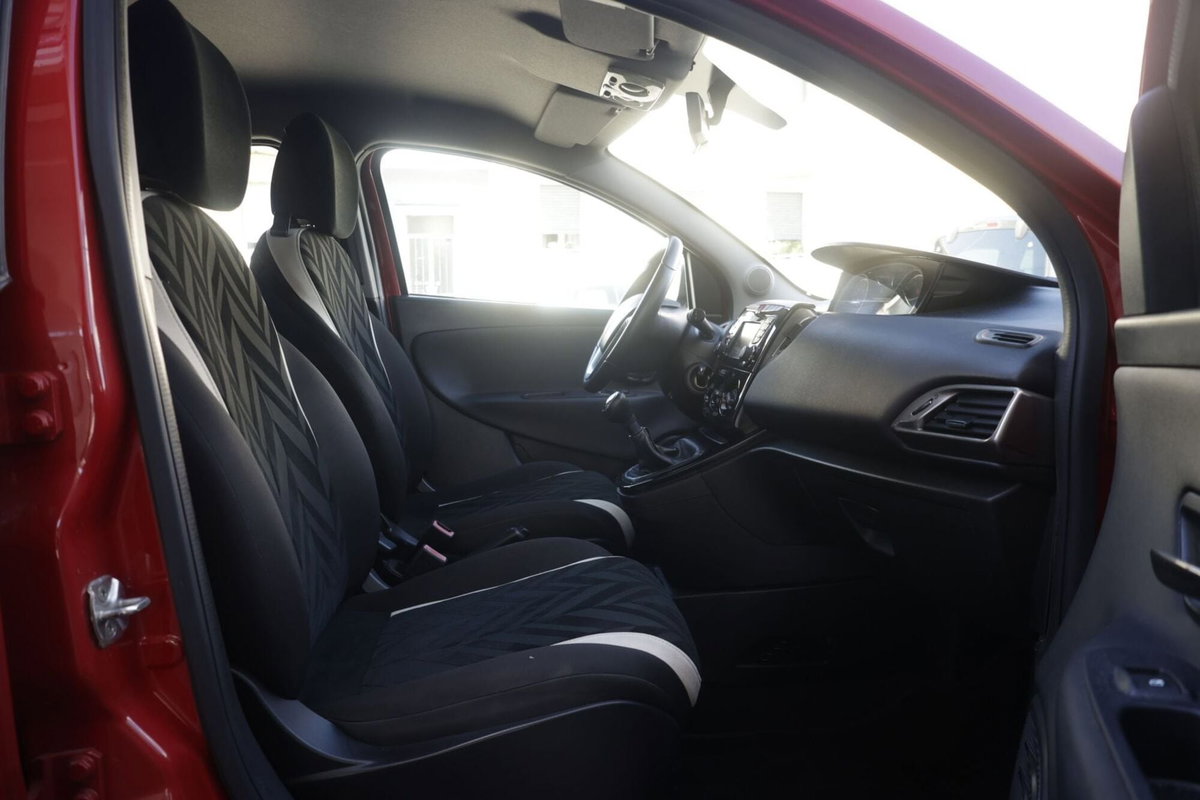 Lancia Ypsilon 1.3 MJT 16V 95 CV 5 porte S&S Platinum (10)