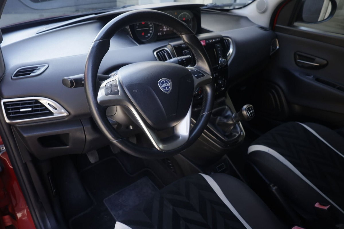 Lancia Ypsilon 1.3 MJT 16V 95 CV 5 porte S&S Platinum (14)