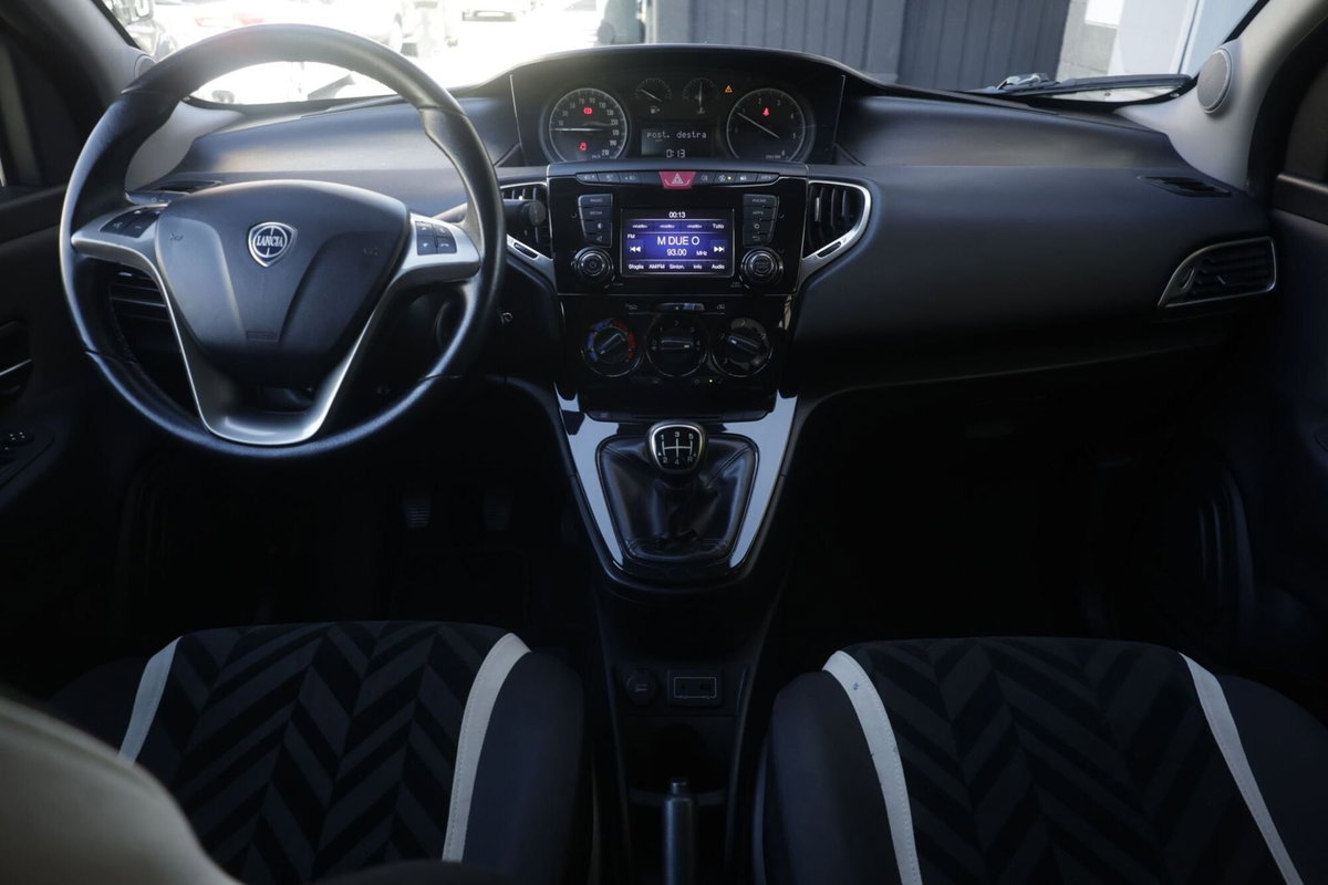 Lancia Ypsilon 1.3 MJT 16V 95 CV 5 porte S&S Platinum (2)