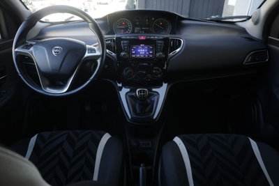 Lancia Ypsilon 1.3 MJT 16V 95 CV 5 porte S&S Platinum (2)