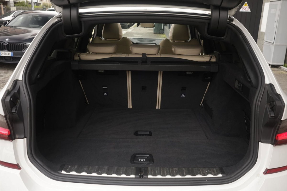 BMW Serie 3 Touring M340d  mhev 48V xdrive MSport Pro auto (19)