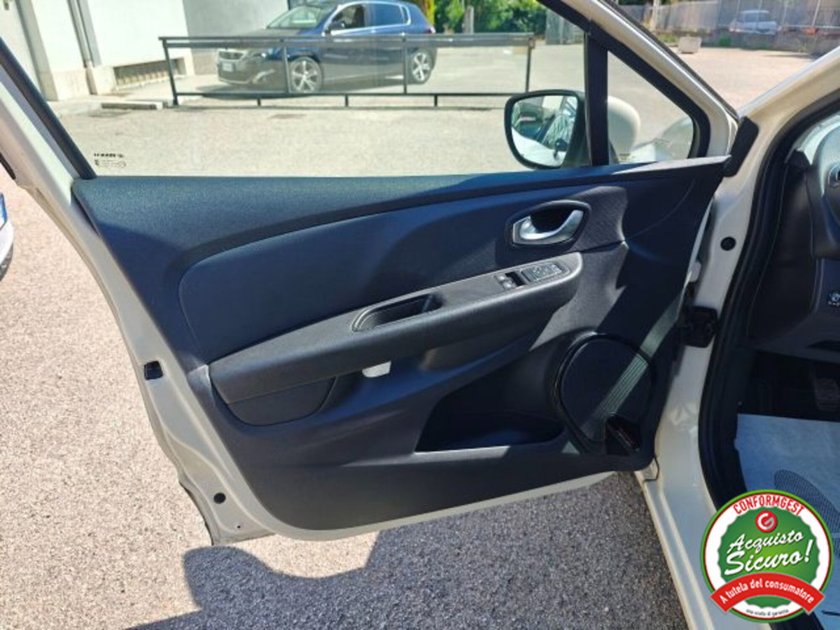 Renault Clio TCe 12V 90 CV GPL 5 porte Moschino Life (7)