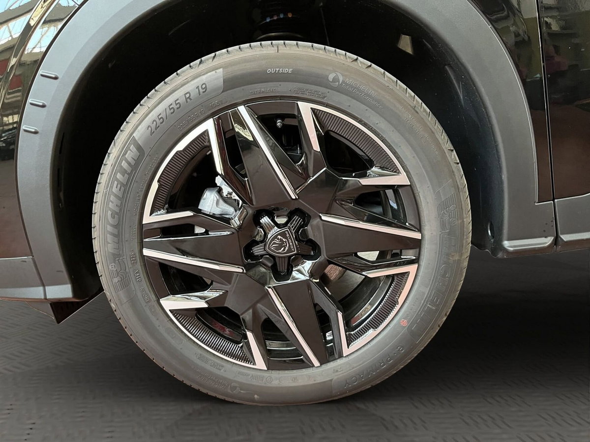 Peugeot 3008 1.2 hybrid GT 145cv e-dcs6 (4)