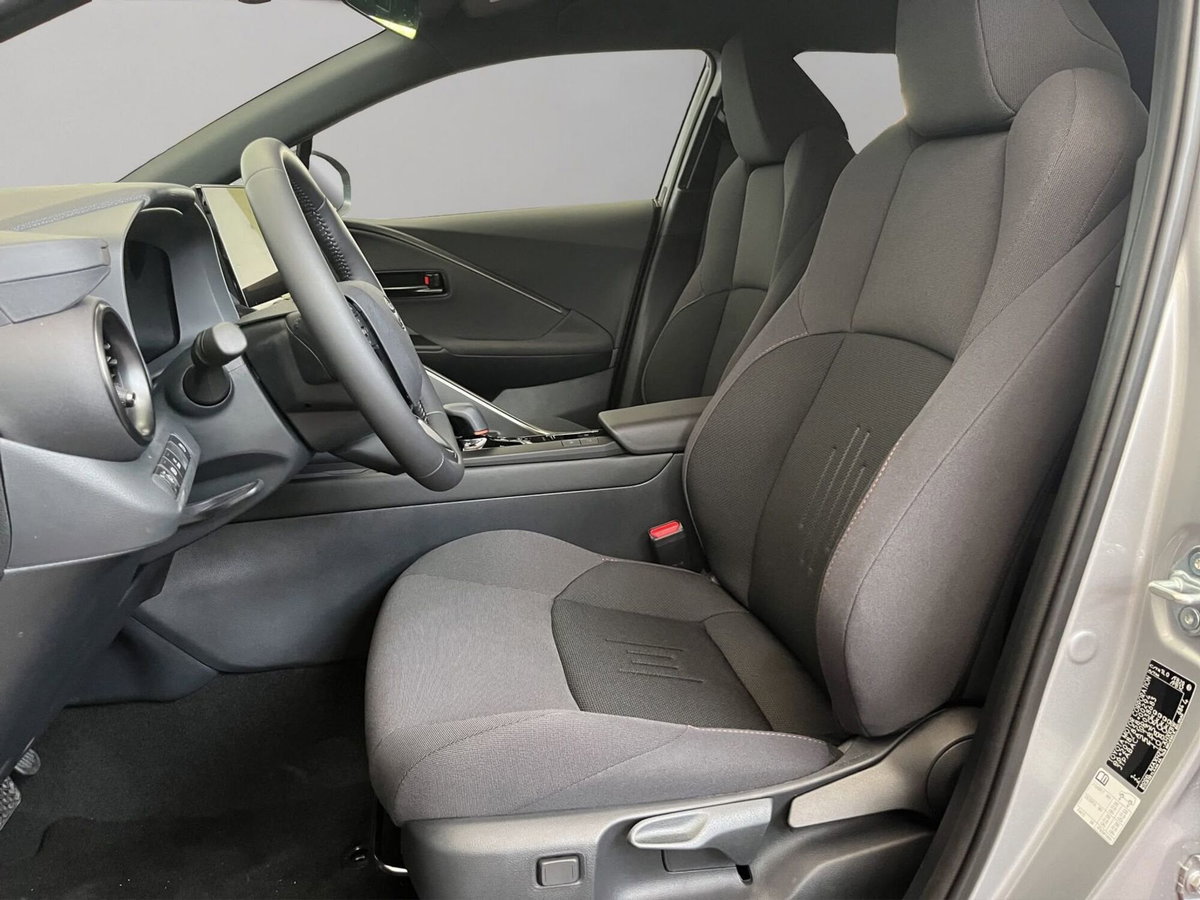 Toyota Toyota C-HR 2.0 phev Trend fwd e-cvt (11)