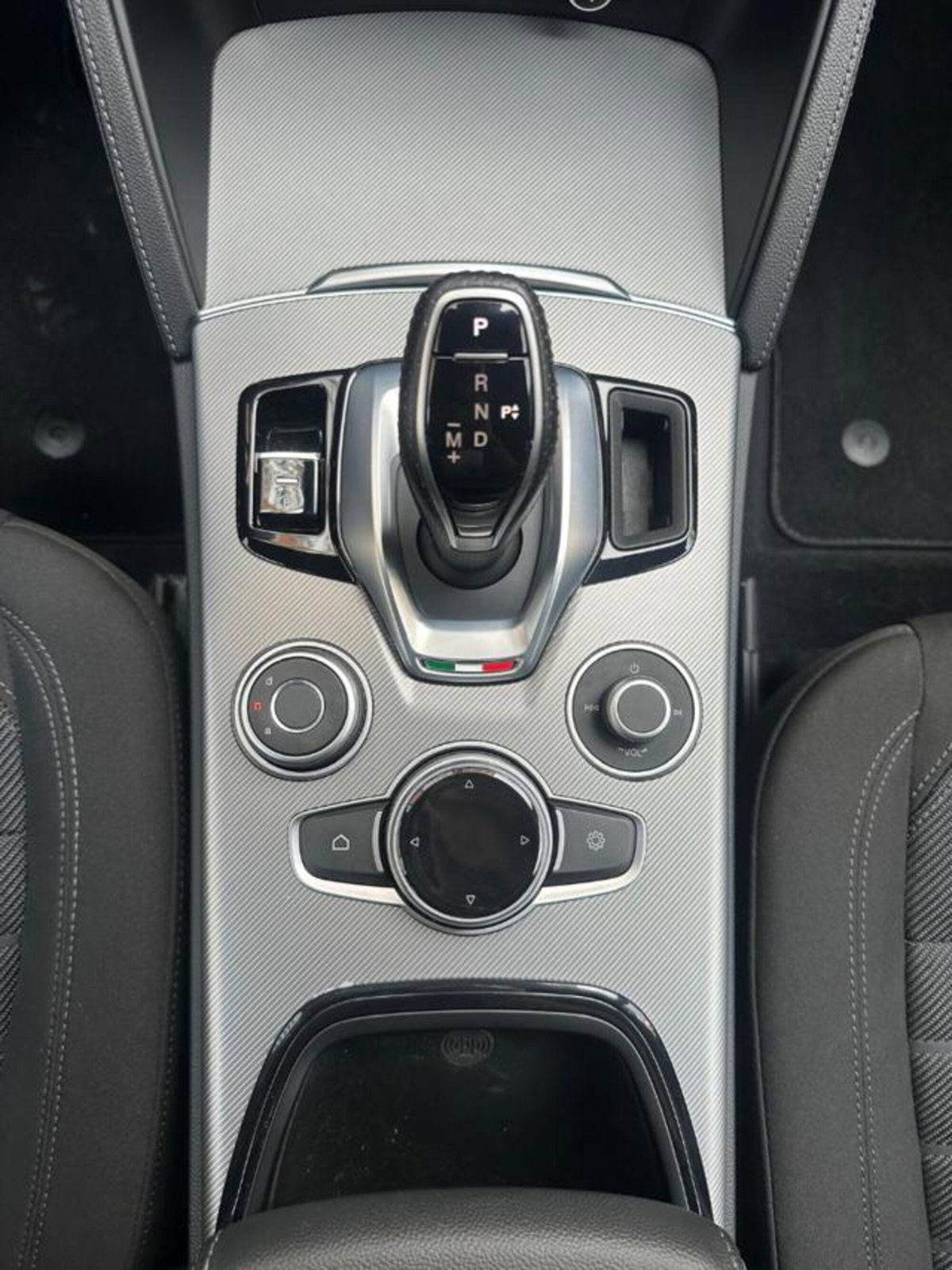 Alfa Romeo Stelvio Stelvio 2.2 Turbodiesel 160 CV AT8 RWD Sprint (14)