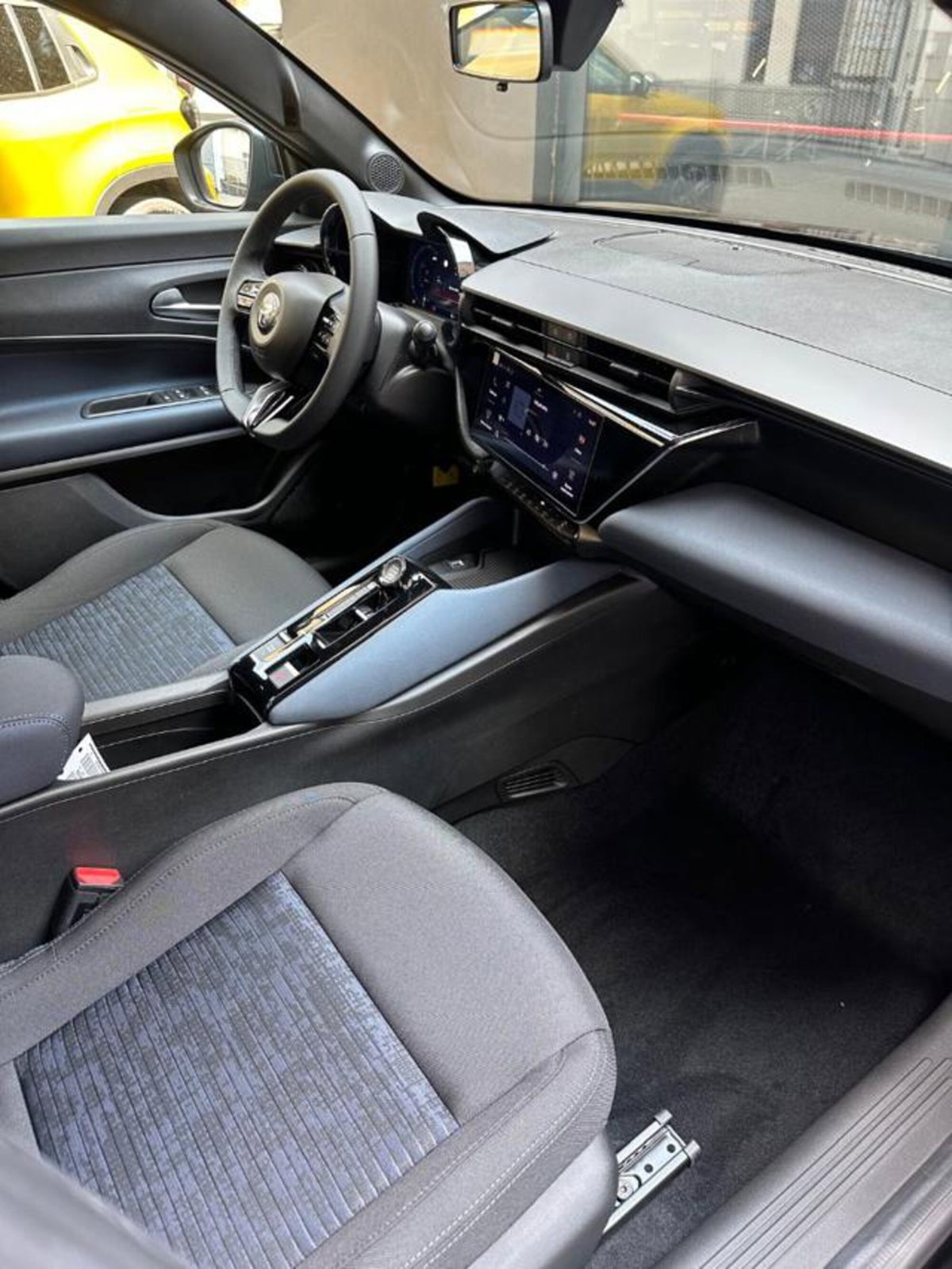 Alfa Romeo Junior 1.2 ibrida 145cv edct6 (17)