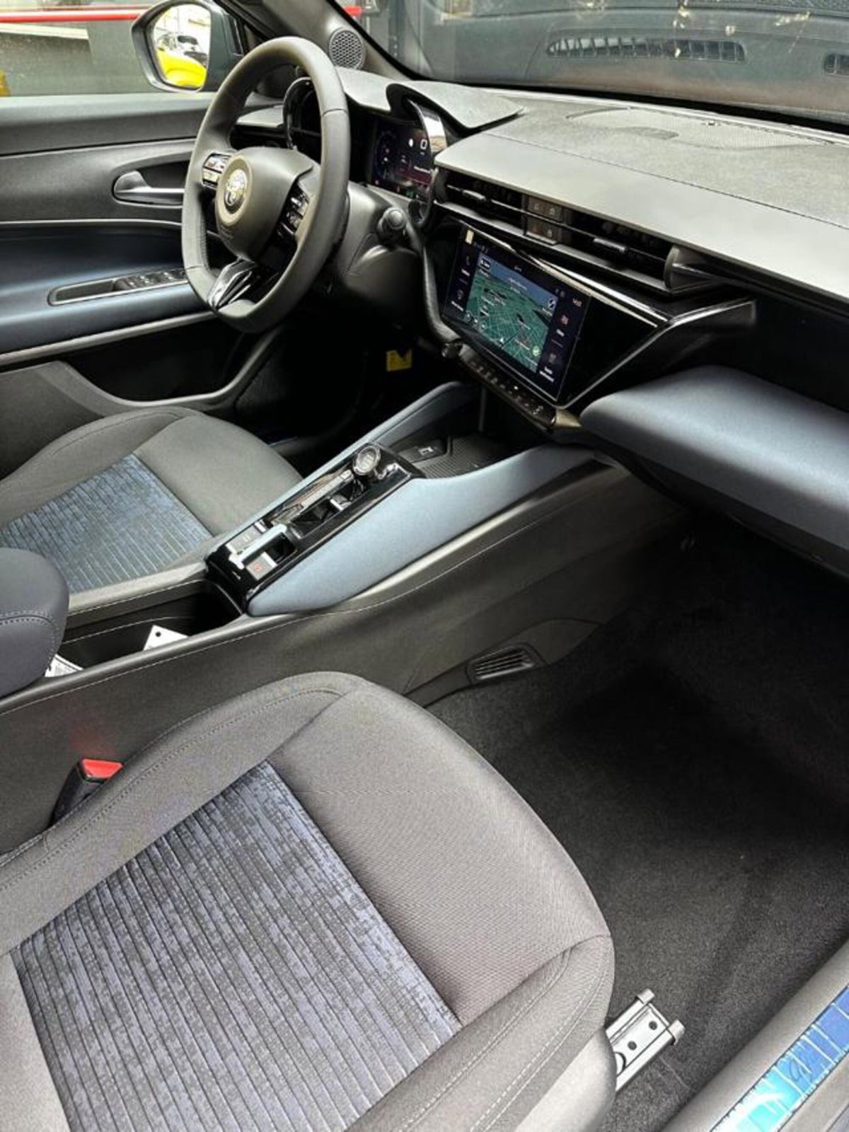 Alfa Romeo Junior 1.2 ibrida Sprint 145cv edct6 (16)