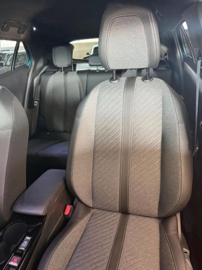 Peugeot 2008 PureTech 100 S&S Allure (15)
