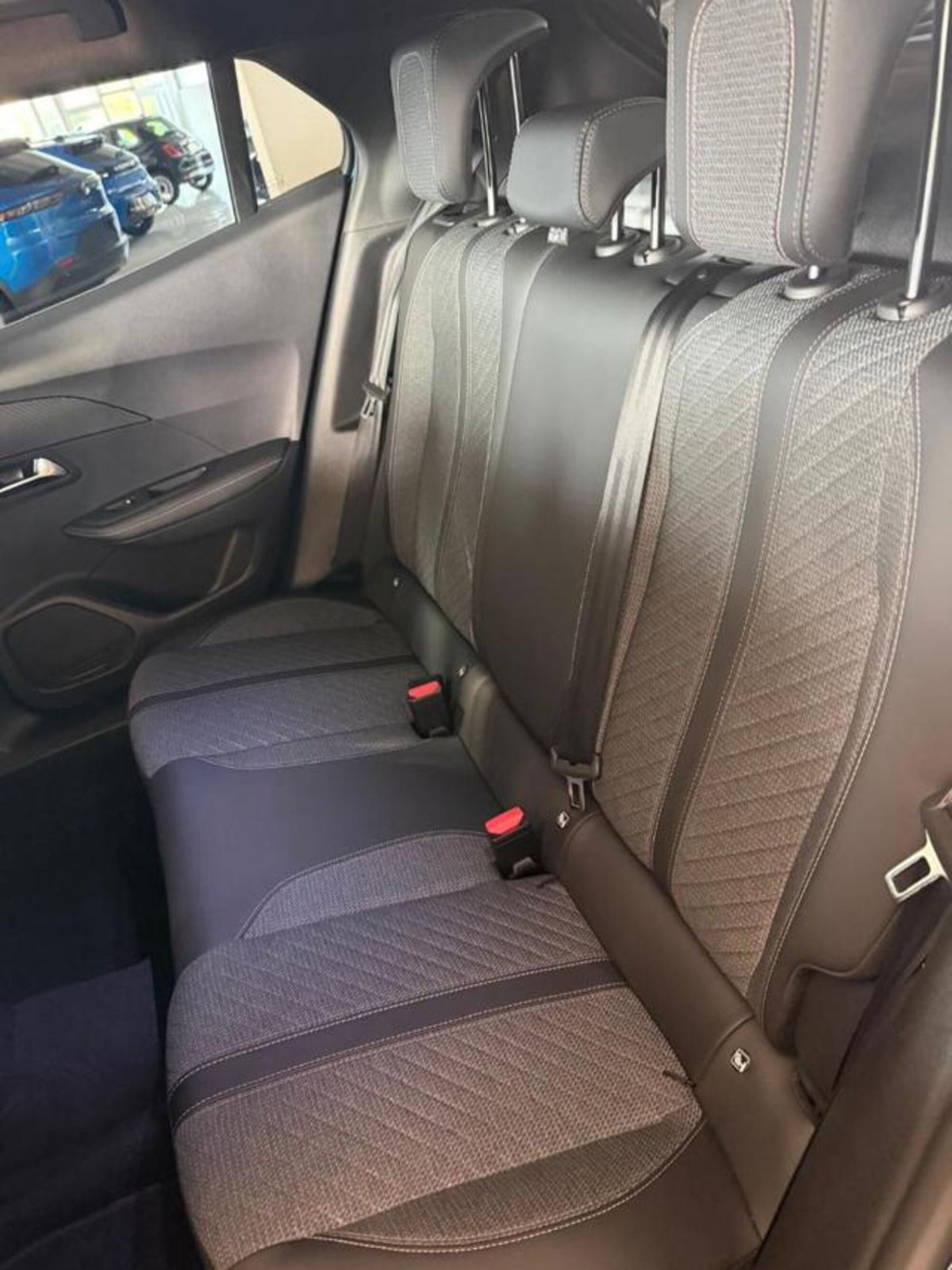 Peugeot 2008 PureTech 100 S&S Allure (16)
