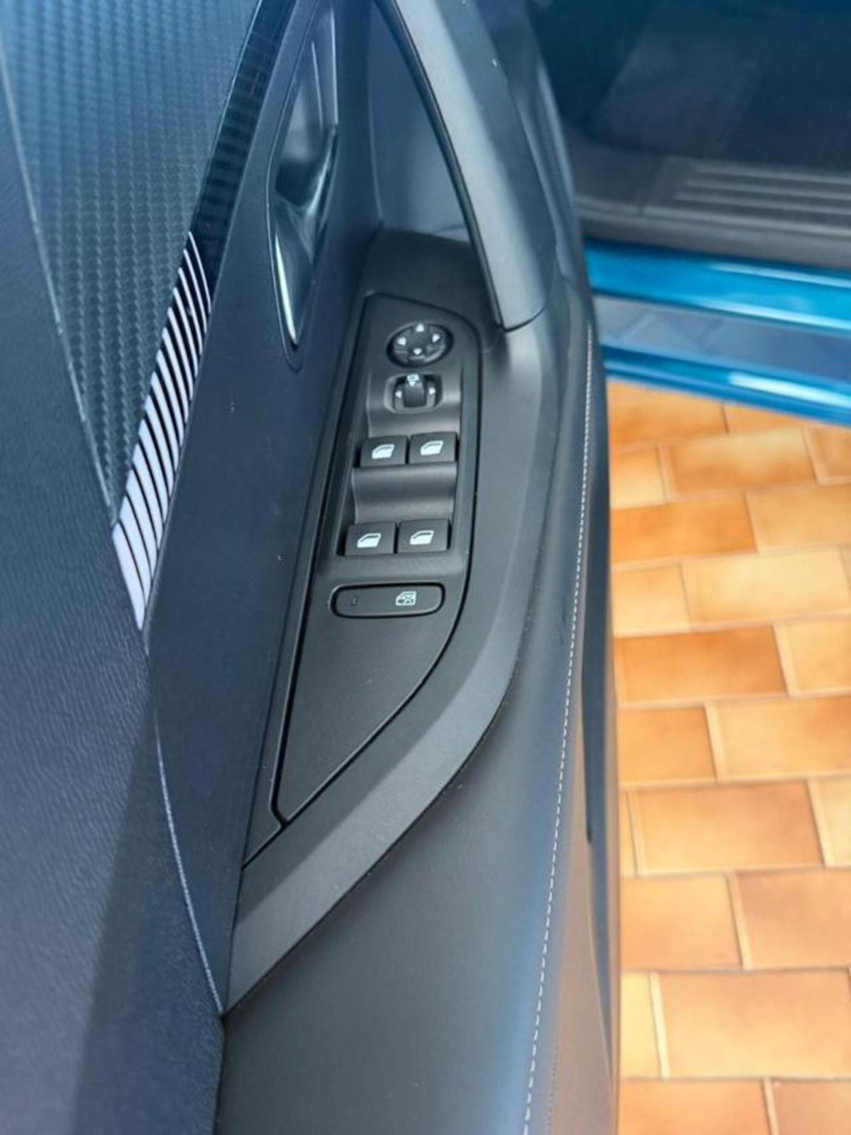 Peugeot 2008 PureTech 100 S&S Allure (17)