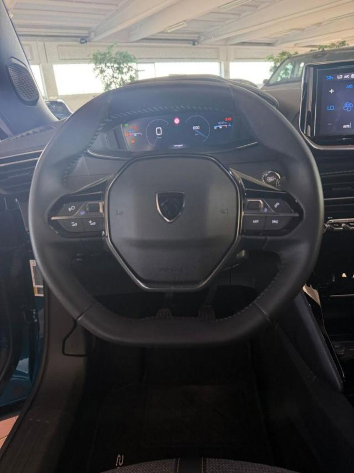 Peugeot 2008 PureTech 100 S&S Allure (8)