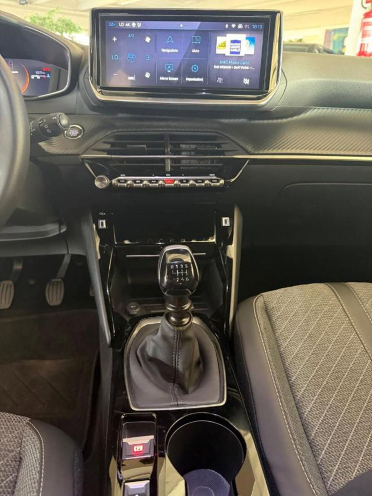 Peugeot 2008 PureTech 100 S&S Allure (9)