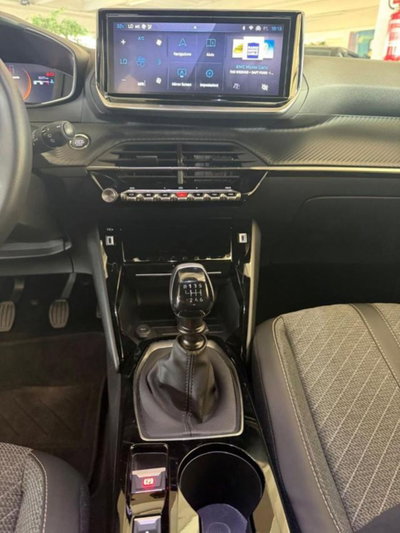 Peugeot 2008 PureTech 100 S&S Allure (9)