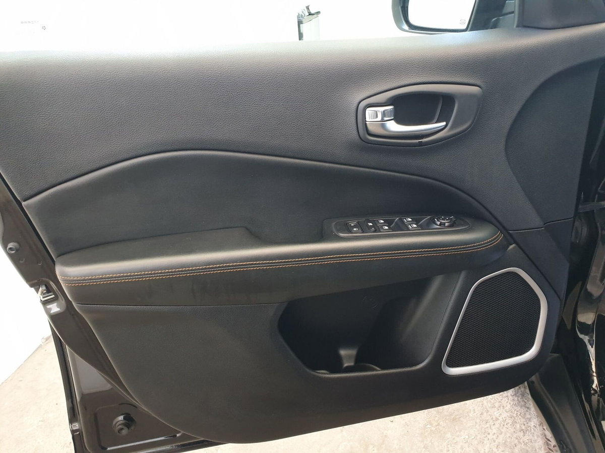 Jeep Compass 1.4 MultiAir 2WD Limited (9)