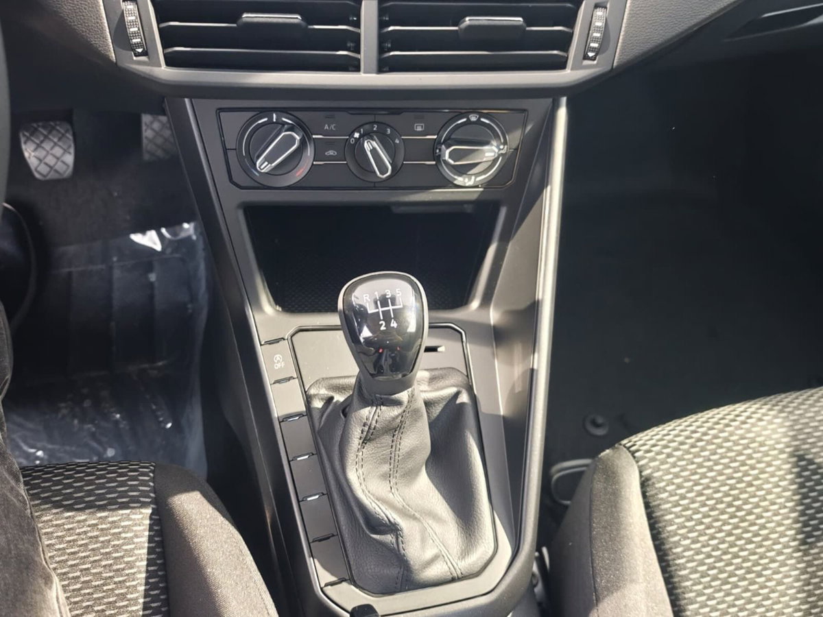 Volkswagen Polo 1.0 Young 80cv (10)