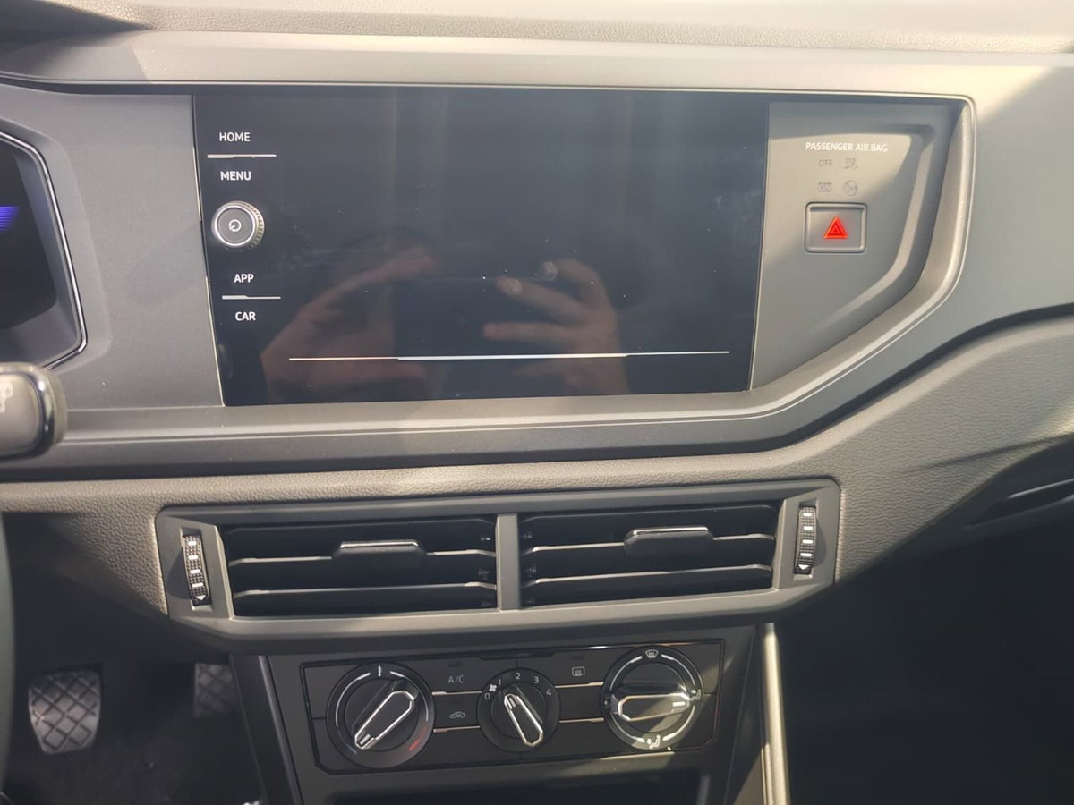 Volkswagen Polo 1.0 Young 80cv (13)