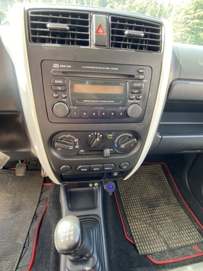 Suzuki Jimny 1.3i 16V cat Cabrio 4WD JLX (13)
