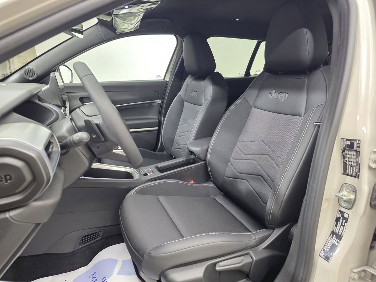 Jeep Avenger 1.2 turbo e-hybrid mhev Summit fwd 110cv edct6 (10)