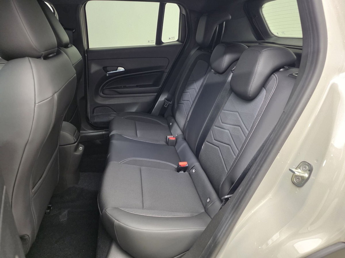 Jeep Avenger 1.2 turbo e-hybrid mhev Summit fwd 110cv edct6 (11)