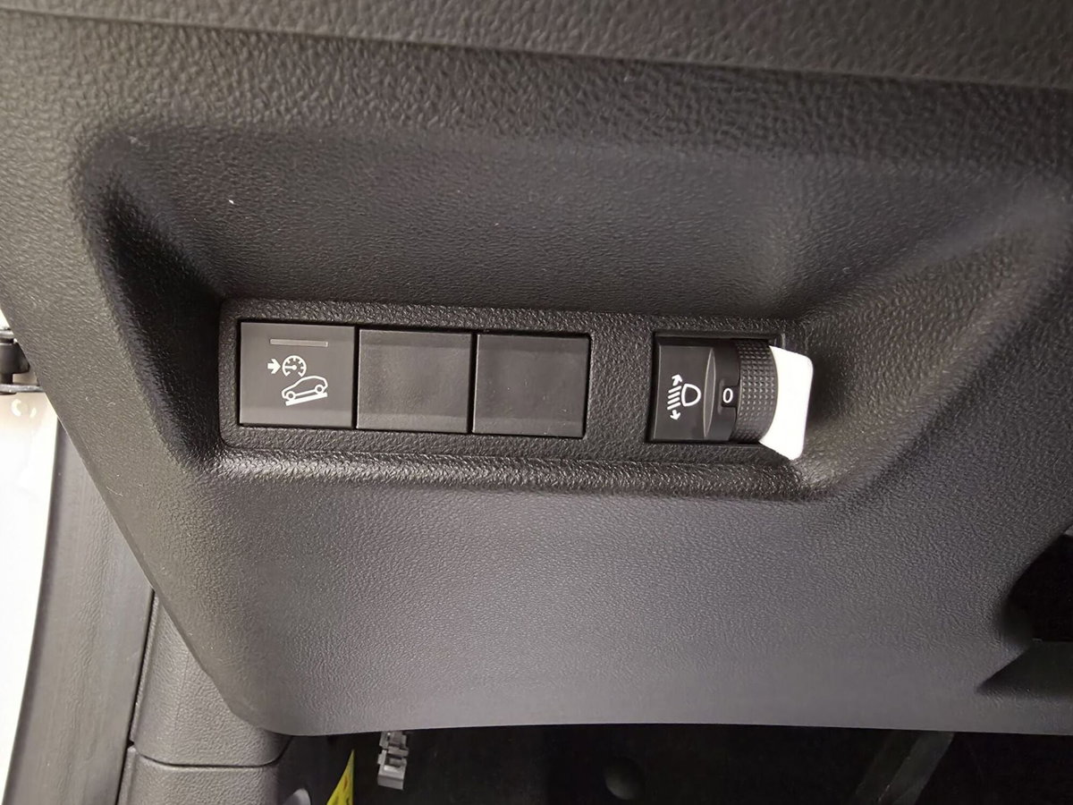 Jeep Avenger 1.2 turbo e-hybrid mhev Summit fwd 110cv edct6 (20)