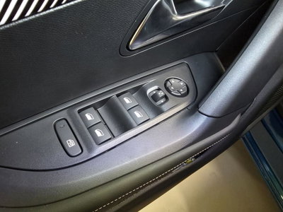 Peugeot 2008 1.2 turbo Allure 100cv (15)