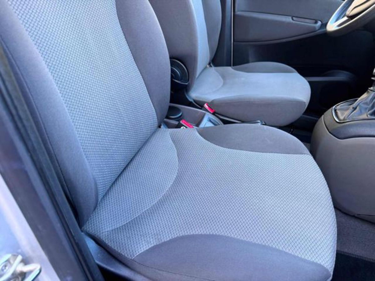 Fiat Idea 1.2 16V BlackLabel (9)
