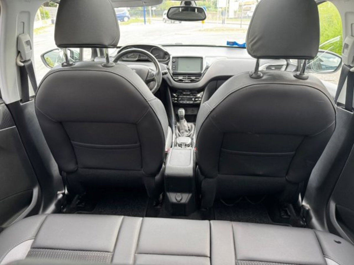 Peugeot 2008 e-HDi 92 CV Stop&Start Allure (17)