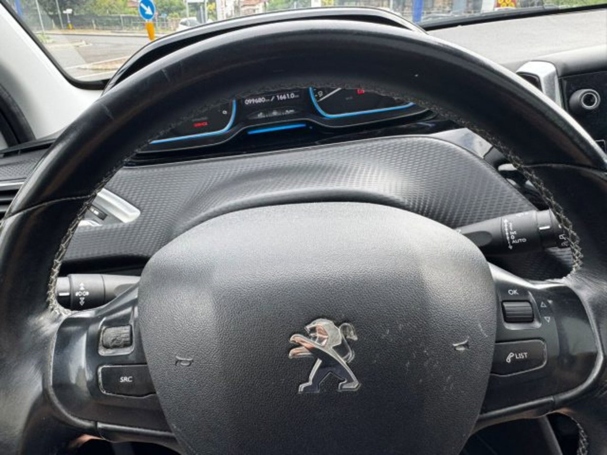 Peugeot 2008 e-HDi 92 CV Stop&Start Allure (20)