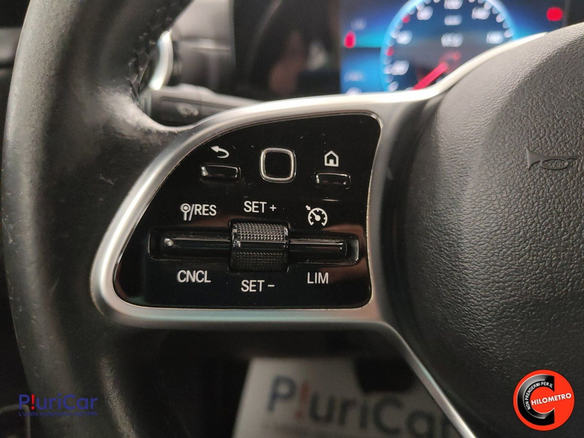 Mercedes-Benz Classe A Sedan 180 d AMG Line Premium Plus auto (18)