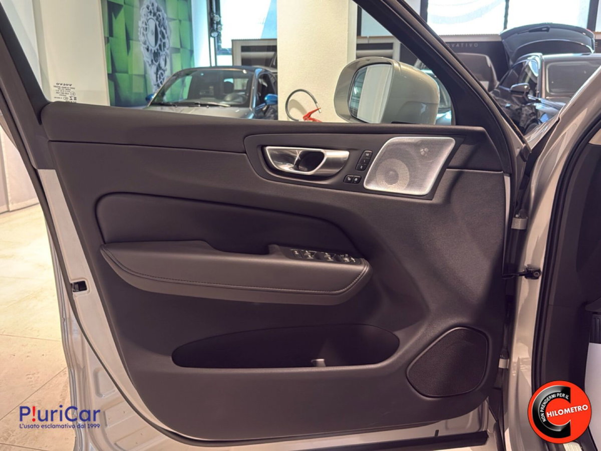 Volvo XC60 B5 (d) AWD automatico Ultimate Bright (17)