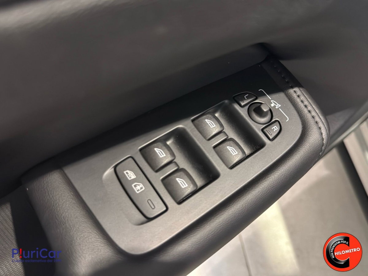Volvo XC60 B5 (d) AWD automatico Ultimate Bright (18)