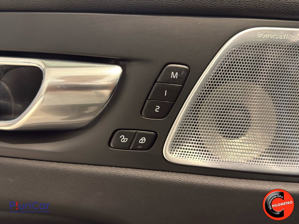 Volvo XC60 B5 (d) AWD automatico Ultimate Bright (19)