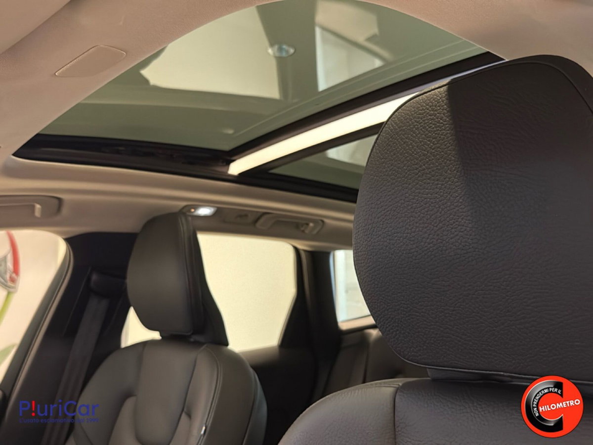 Volvo XC60 B5 (d) AWD automatico Ultimate Bright (2)