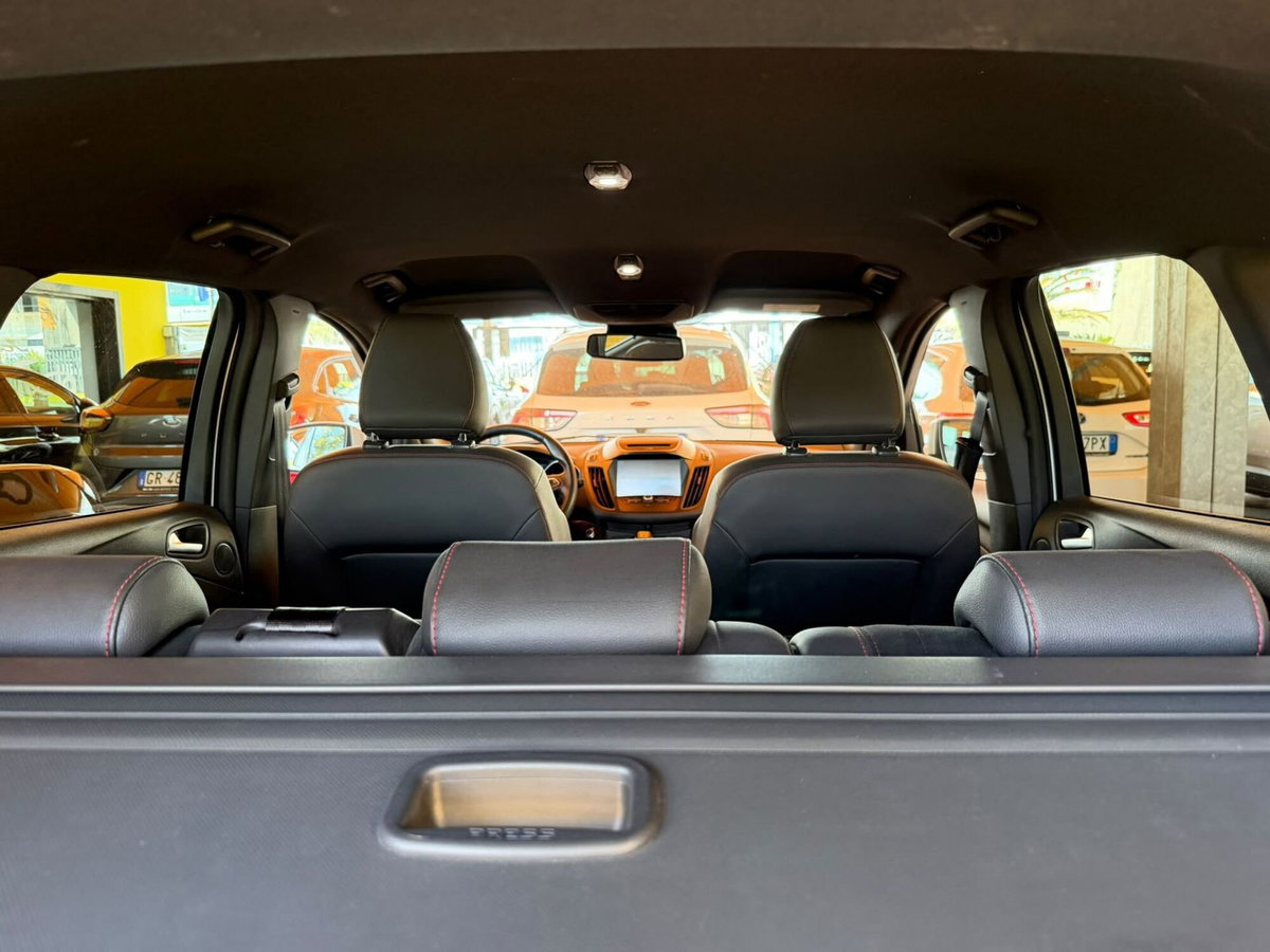 Ford Kuga 2.0 TDCI 150 CV S&S 4WD ST-Line (13)