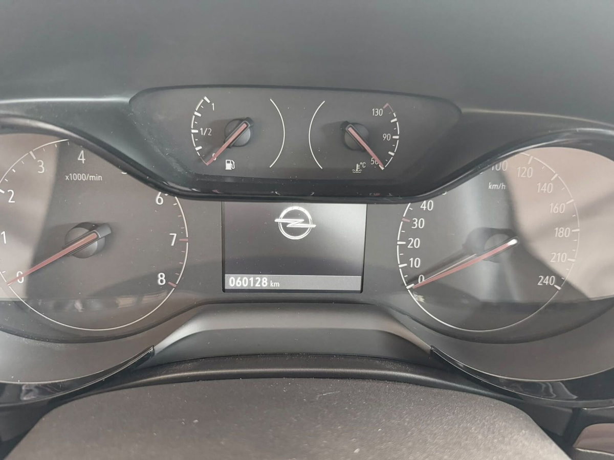 Opel Corsa 1.5 D 100 CV Edition (10)