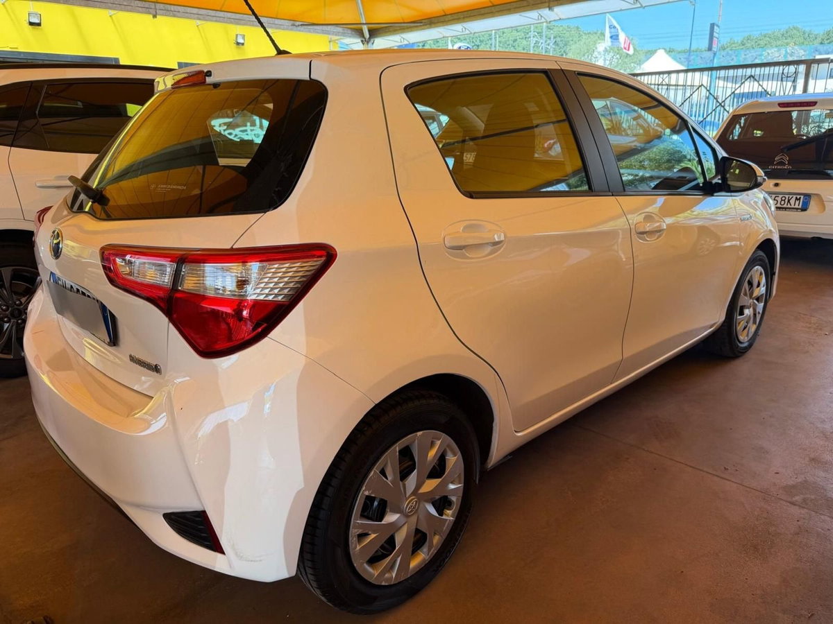 Toyota Yaris 1.3 5 porte (2)