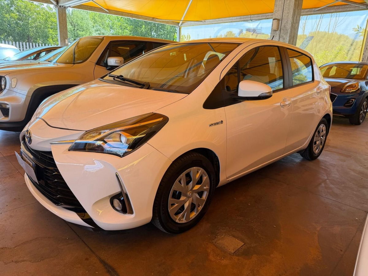 Toyota Yaris 1.3 5 porte (3)