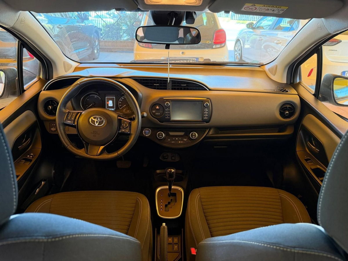 Toyota Yaris 1.3 5 porte (6)