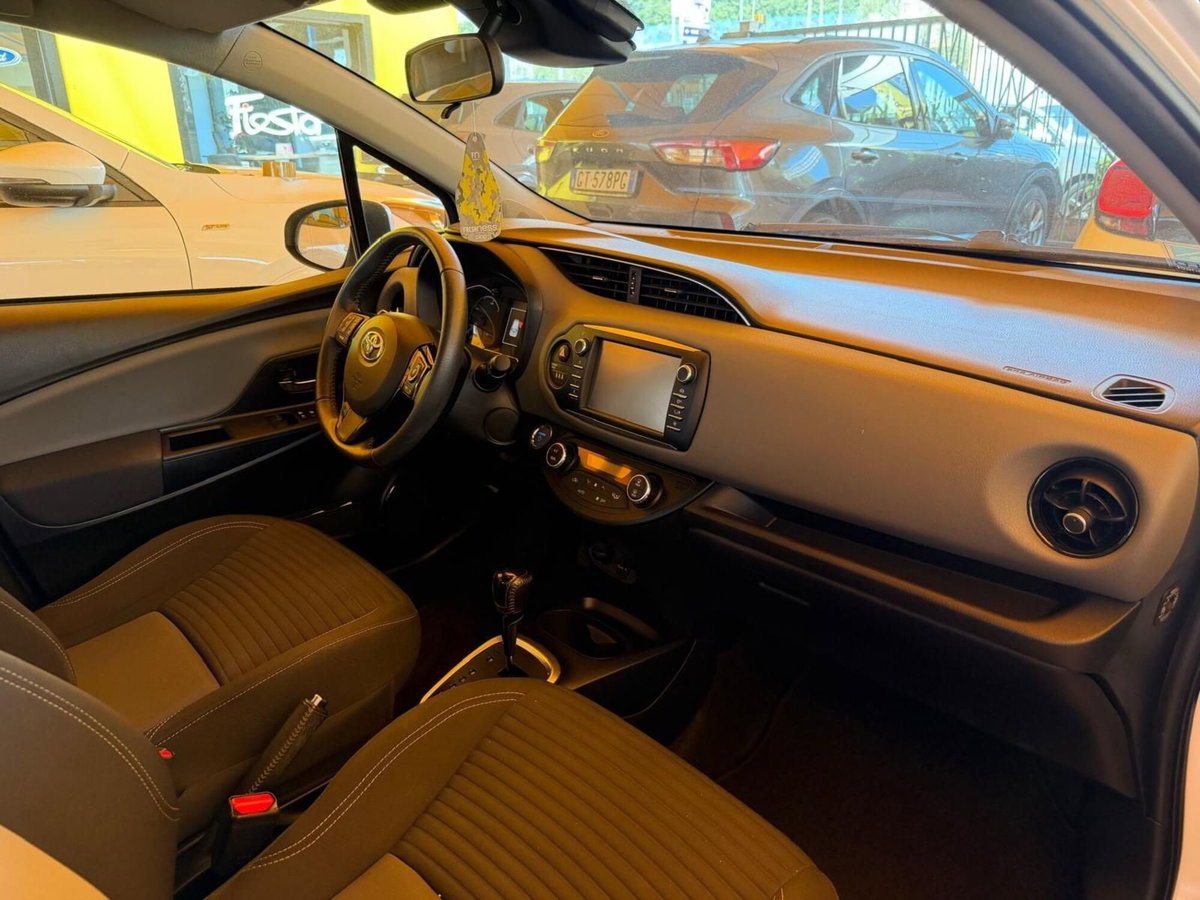 Toyota Yaris 1.3 5 porte (8)