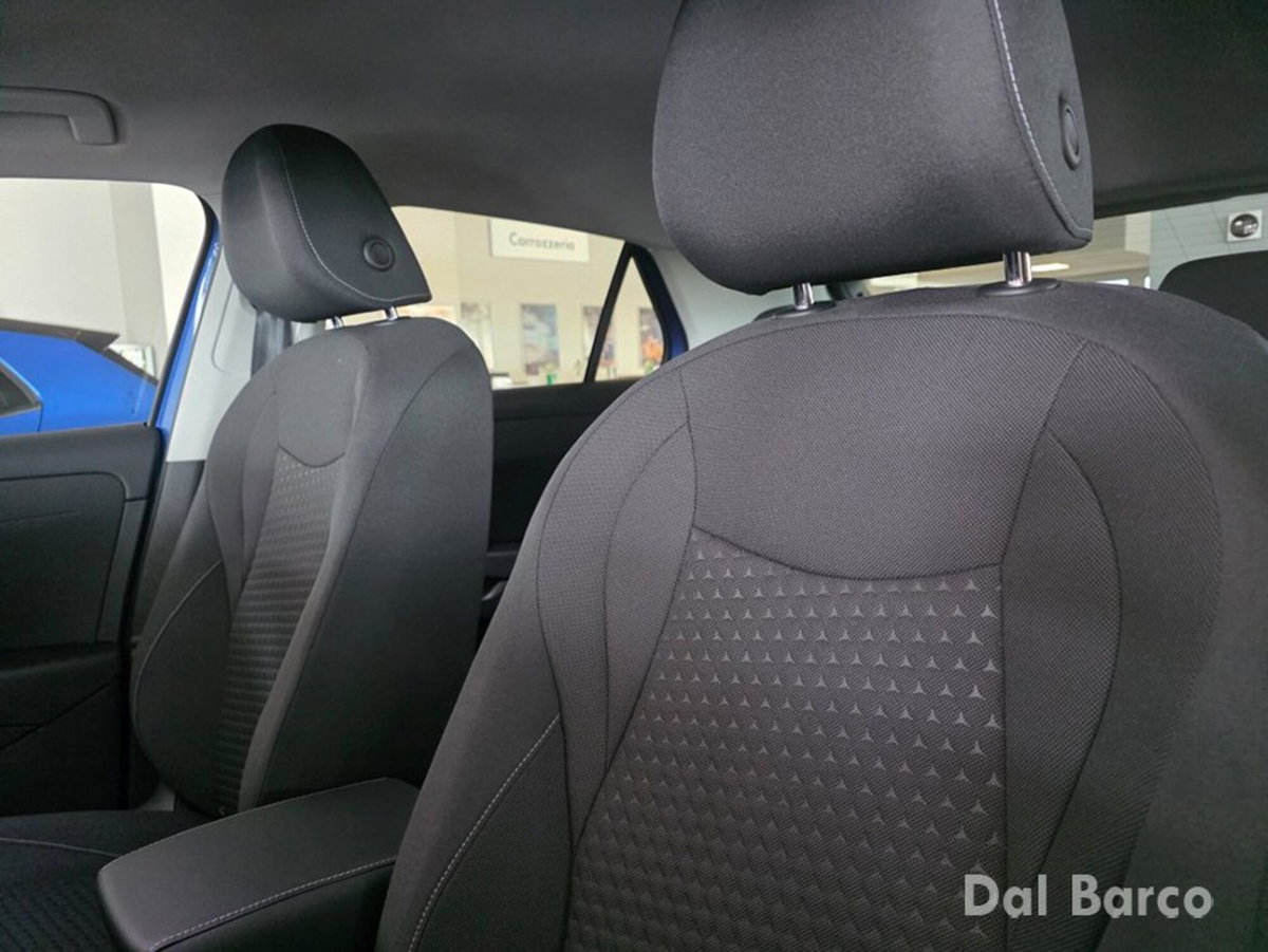 Volkswagen T-Roc 1.5 etsi Life 150cv dsg (12)