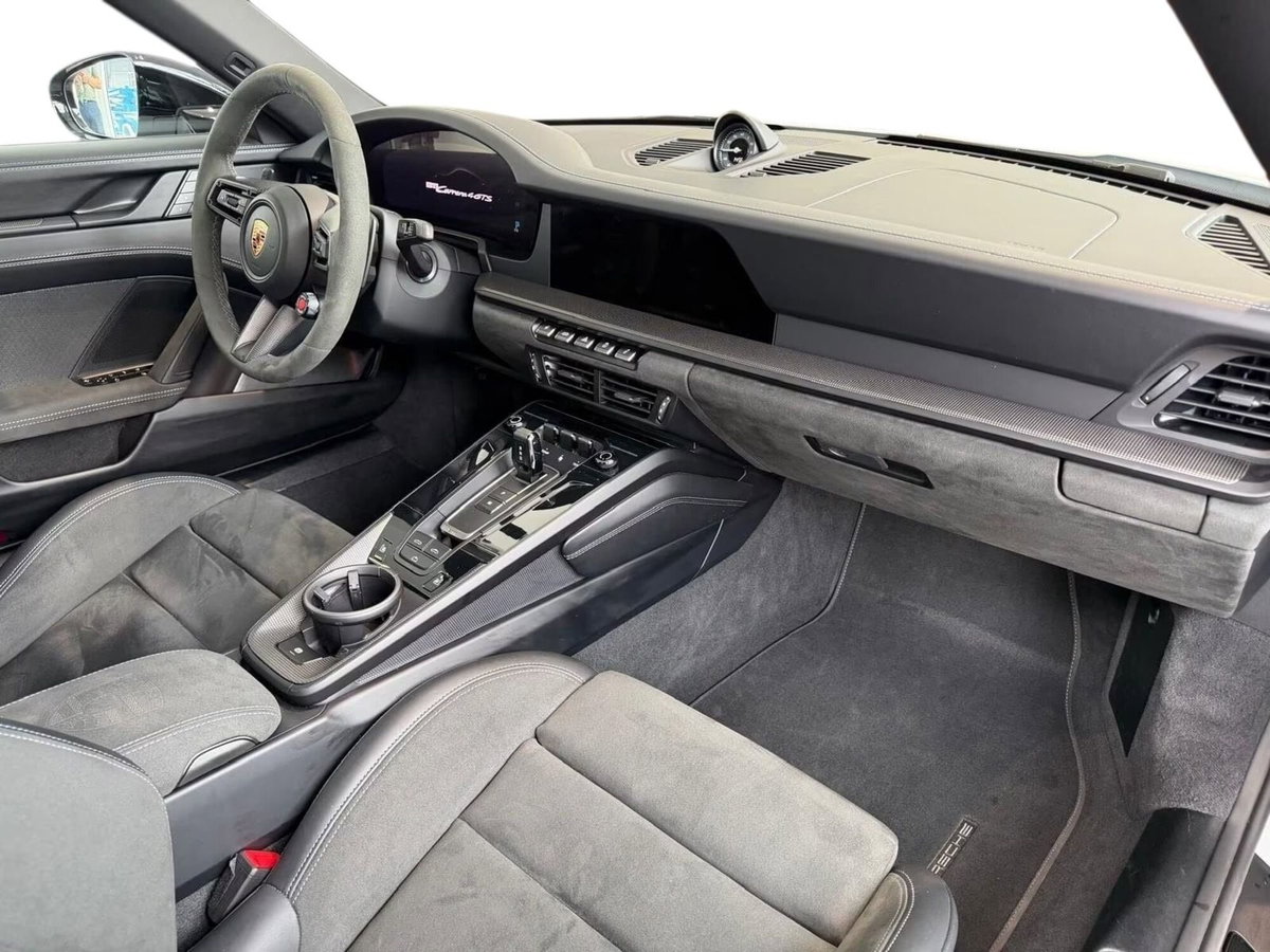 Porsche 911 Cabrio 3.6 Carrera 4 GTS auto (13)