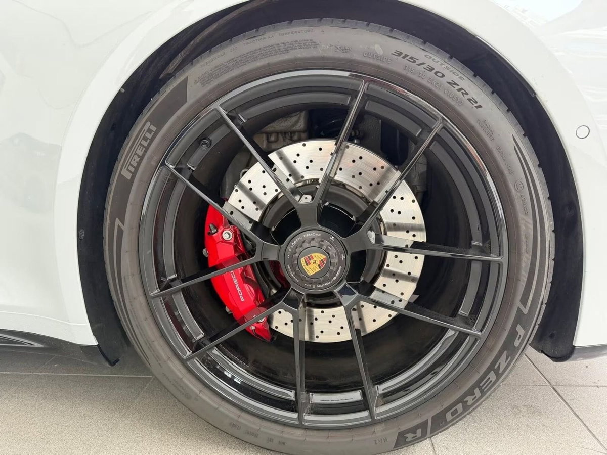 Porsche 911 Cabrio 3.6 Carrera 4 GTS auto (5)