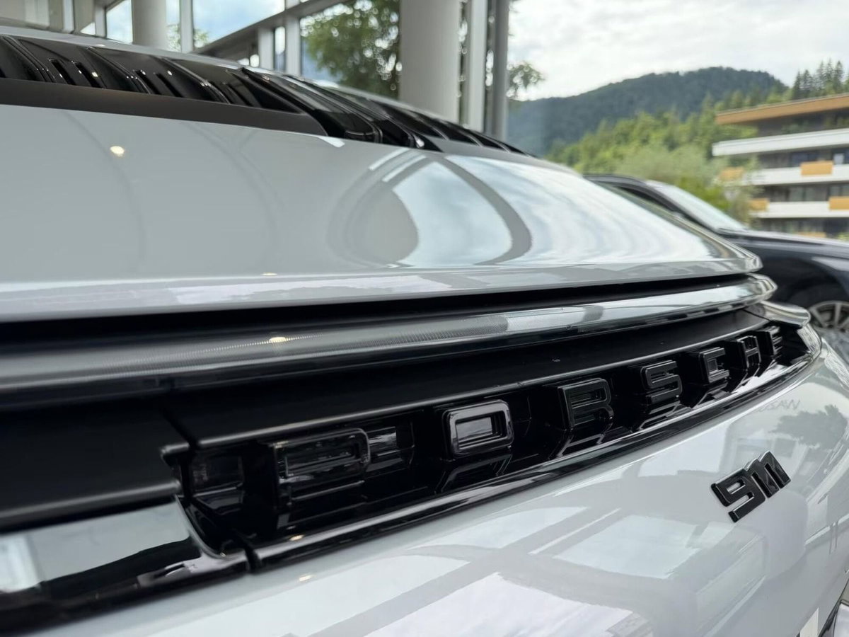 Porsche 911 Cabrio 3.6 Carrera 4 GTS auto (7)