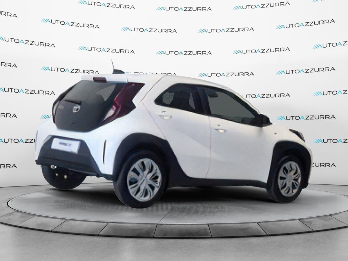 Toyota Aygo X 1.0 Active 72cv (2)