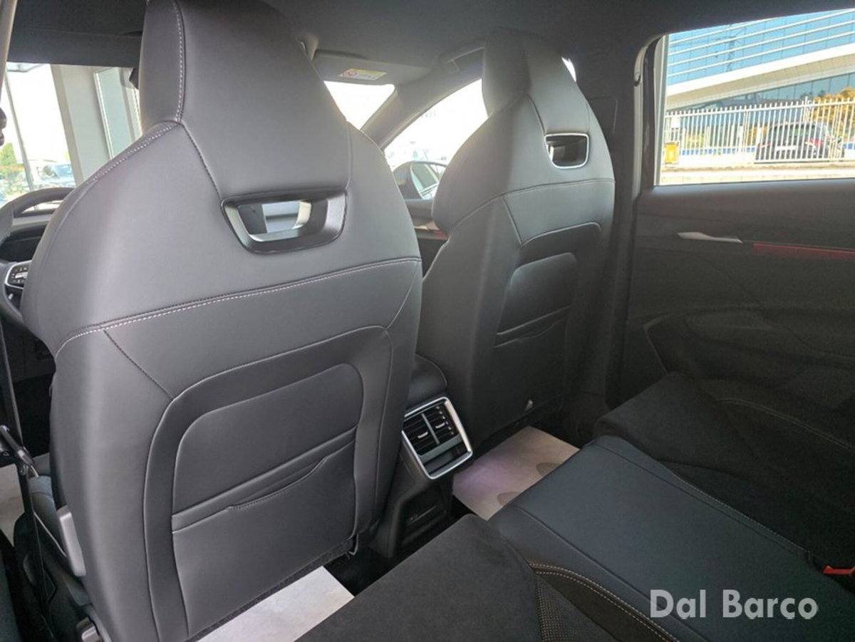 Skoda Elroq 61kWh 60 Sportline 190cv (14)